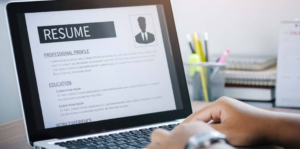 Best Online Resume Makers of 2026: Top Tools for a Fast, Minimalist Professional Layout